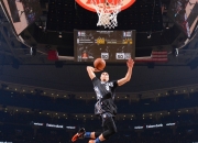 开云体育官方网站-绿茵与硬木的双重奏，意甲焦点战的战术博弈，雄鹿粉碎雷霆的统治力宣言