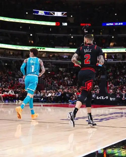 公牛强势中国男篮,布拉德利制霸全场 公牛强势中国男篮,布拉德利制霸全场