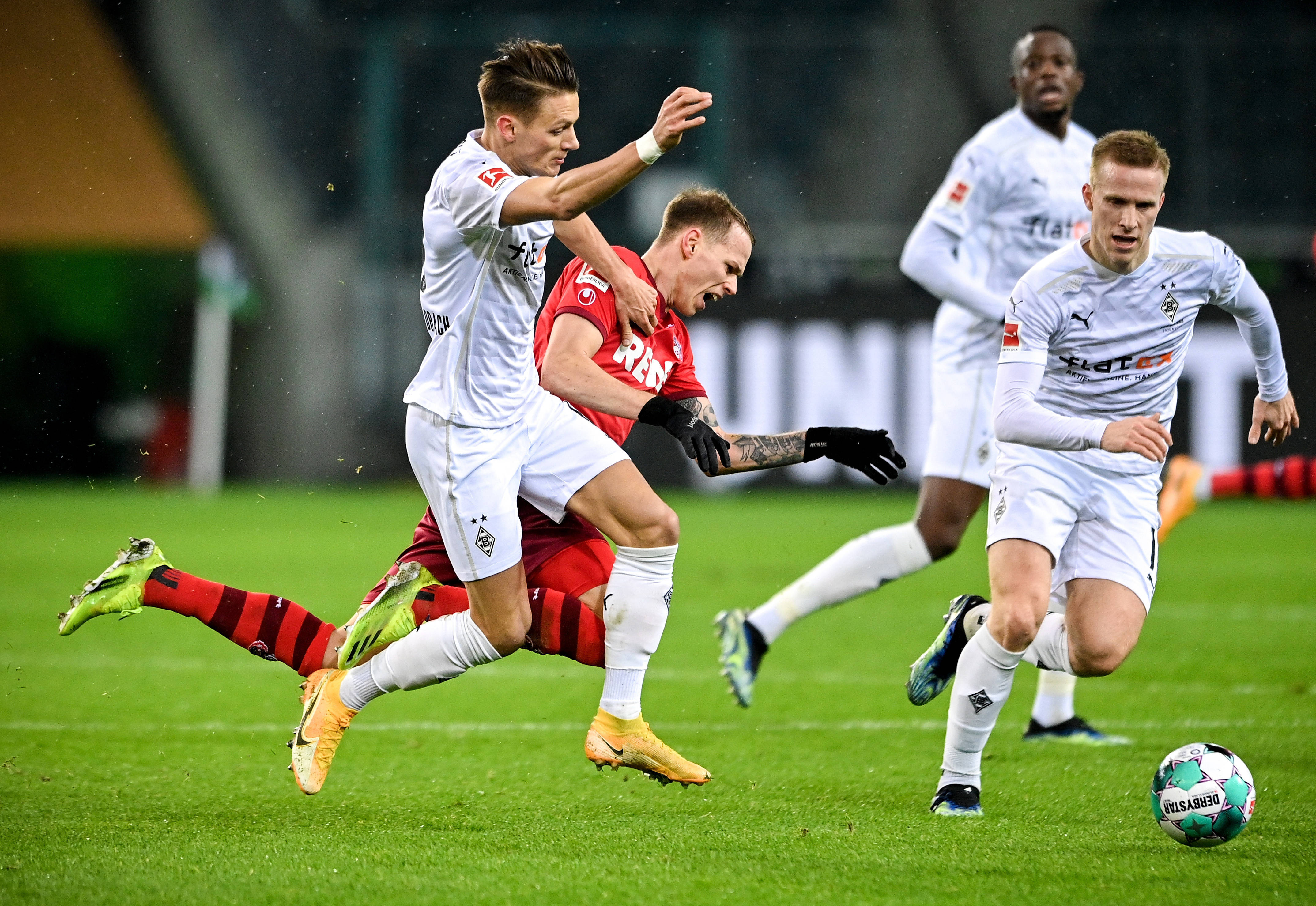 沃尔夫斯堡力克门兴格拉德巴赫，取得关键胜利