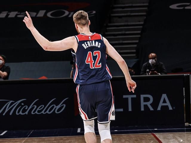 包含火箭客场吞败，战绩一落千丈的词条