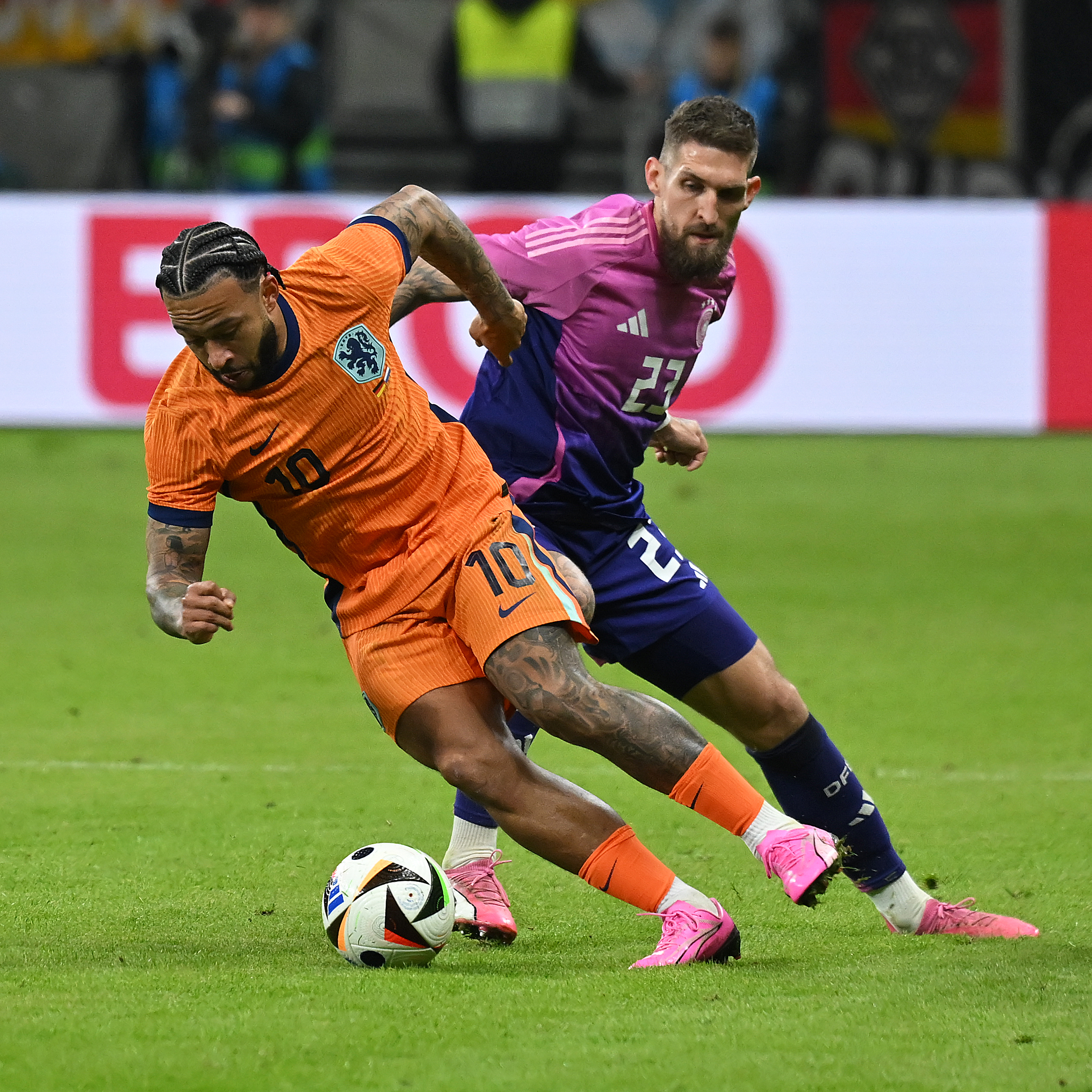 包含荷兰国家队在友谊赛上表现抢眼的词条 包含荷兰国家队在友谊赛上表现抢眼的词条