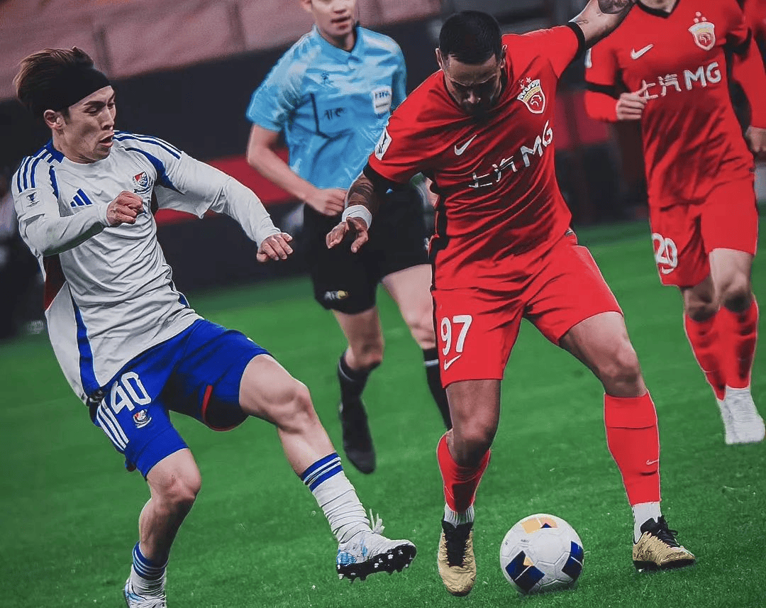 包含广州恒大备战与横滨水手的交锋的词条