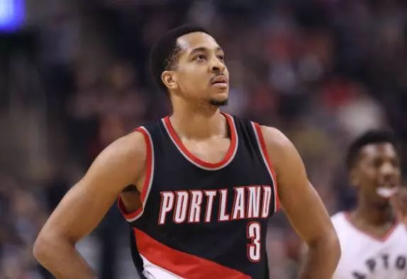 包含太阳碾压四川队,麦科勒姆点燃赛场的词条 包含太阳碾压四川队,麦科勒姆点燃赛场的词条