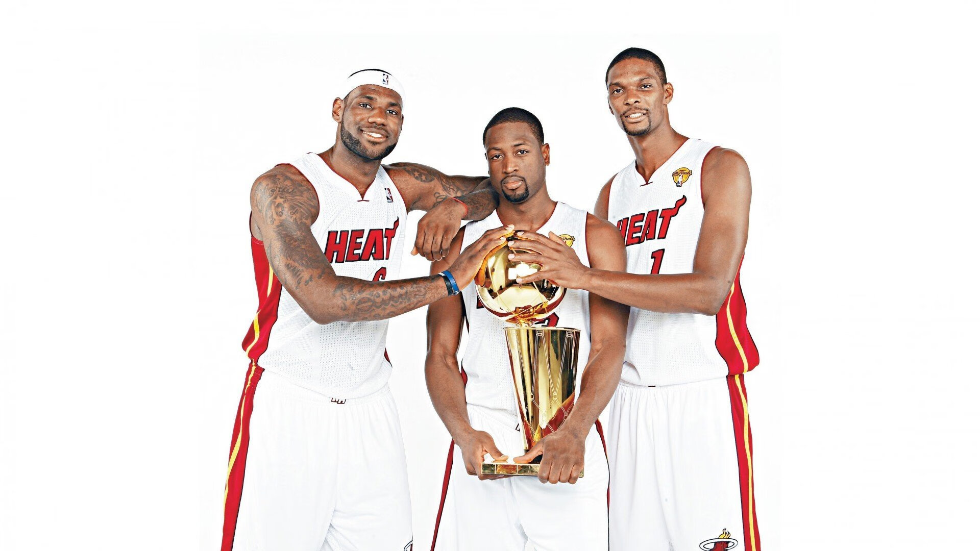 数据全面爆炸！詹姆斯全能统治赛场，浙江队鏖战公牛展现亚洲篮球新高度