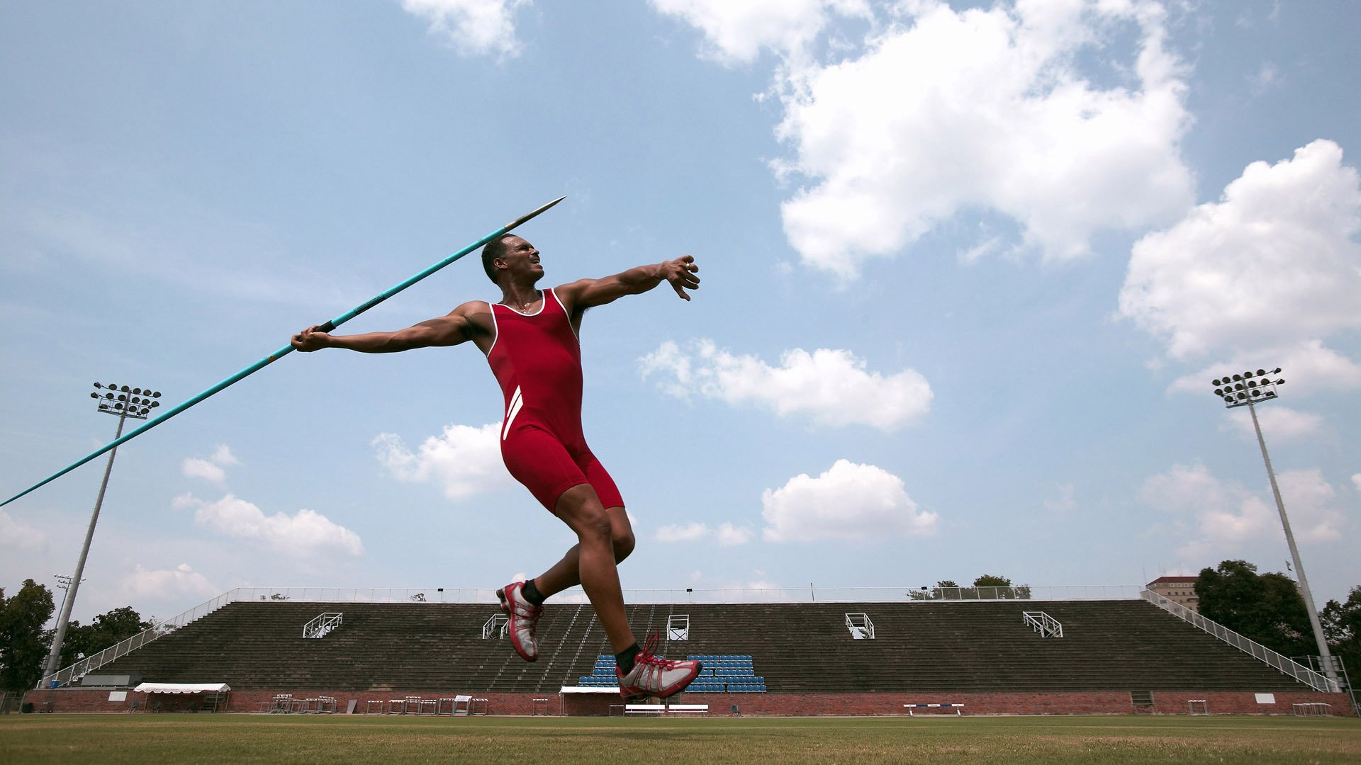 法比尼奥的孤勇时刻，当雷恩在苏格兰的暴雨中，用唯一性写下逆袭史诗